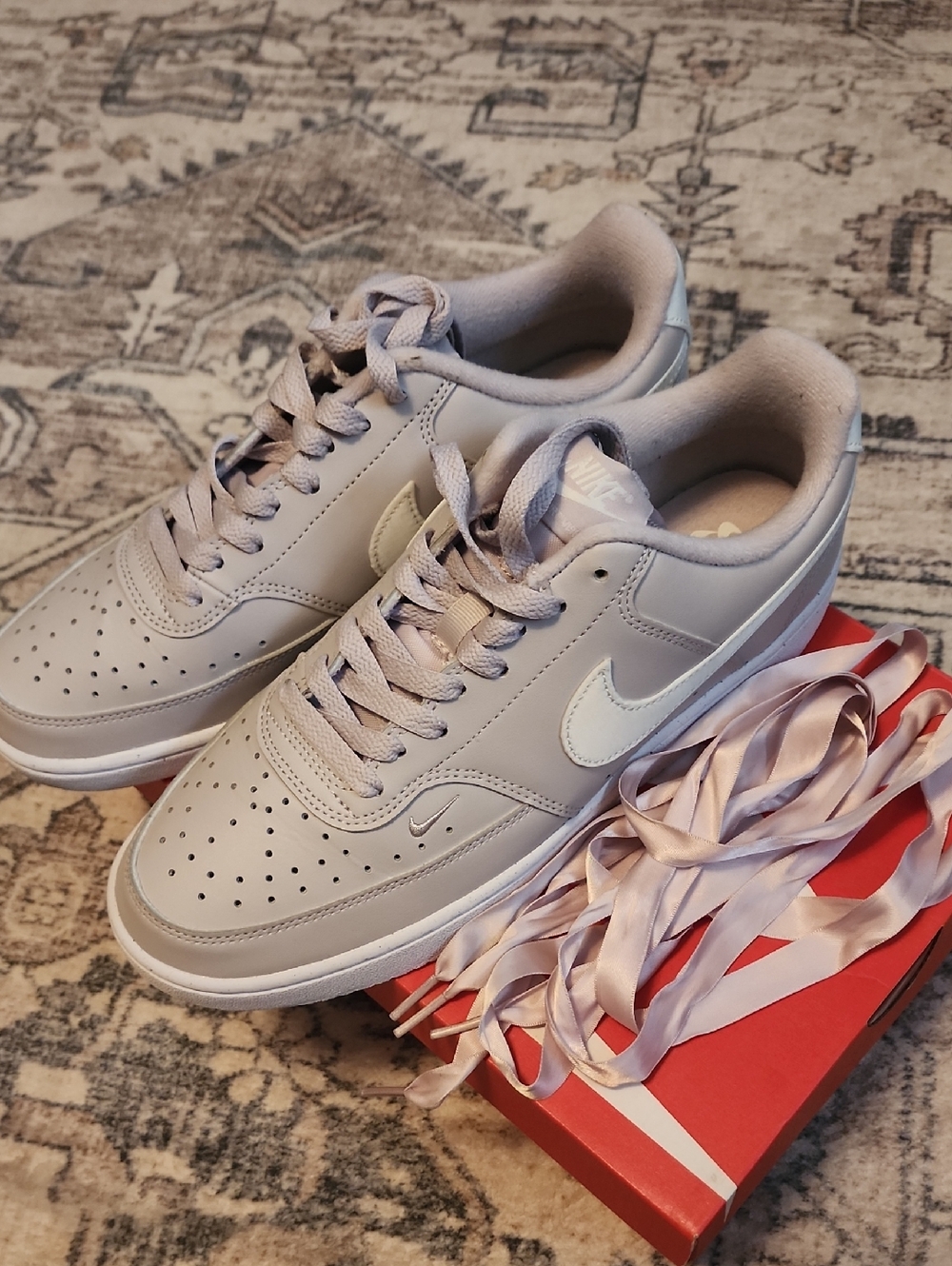 New Nike Air Force 1 Low - Womens Size 10 Pale Lavender/White Extra Silk Laces.